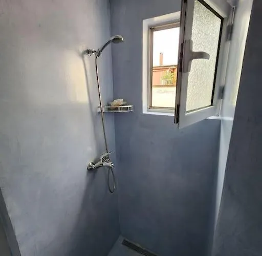 Andi's Place-comfy Studio-city Center ティラナ