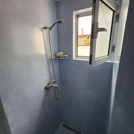 Andi's Place-comfy Studio-city Center טיראנה
