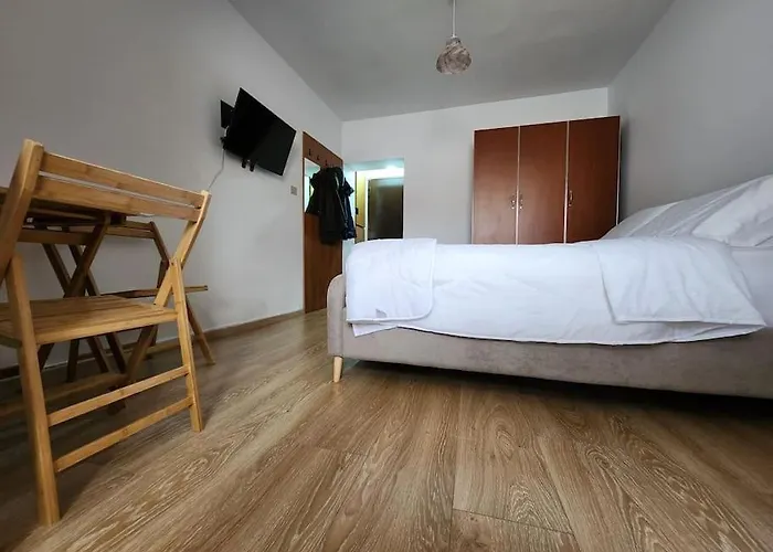 Andi's Place-comfy Studio-city Center شقة تيرانا