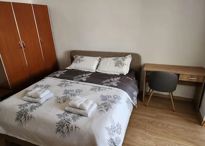 Andi's Place-comfy Studio-city Center شقة تيرانا