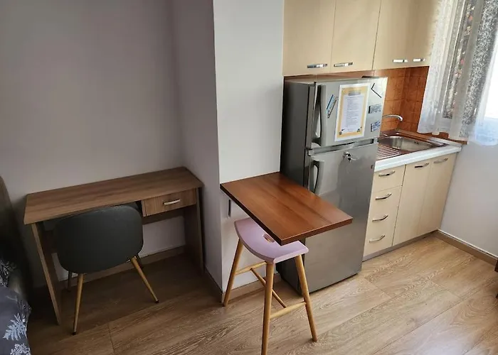 شقة Andi's Place-comfy Studio-city Center